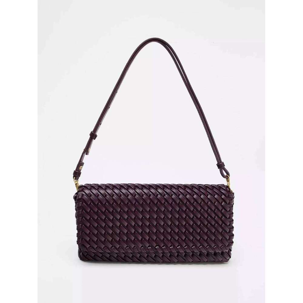 Woven Exude A Sense Of Sophistication. Single-Shoulder Crossbody Flip Bags Are Simple And Versatile