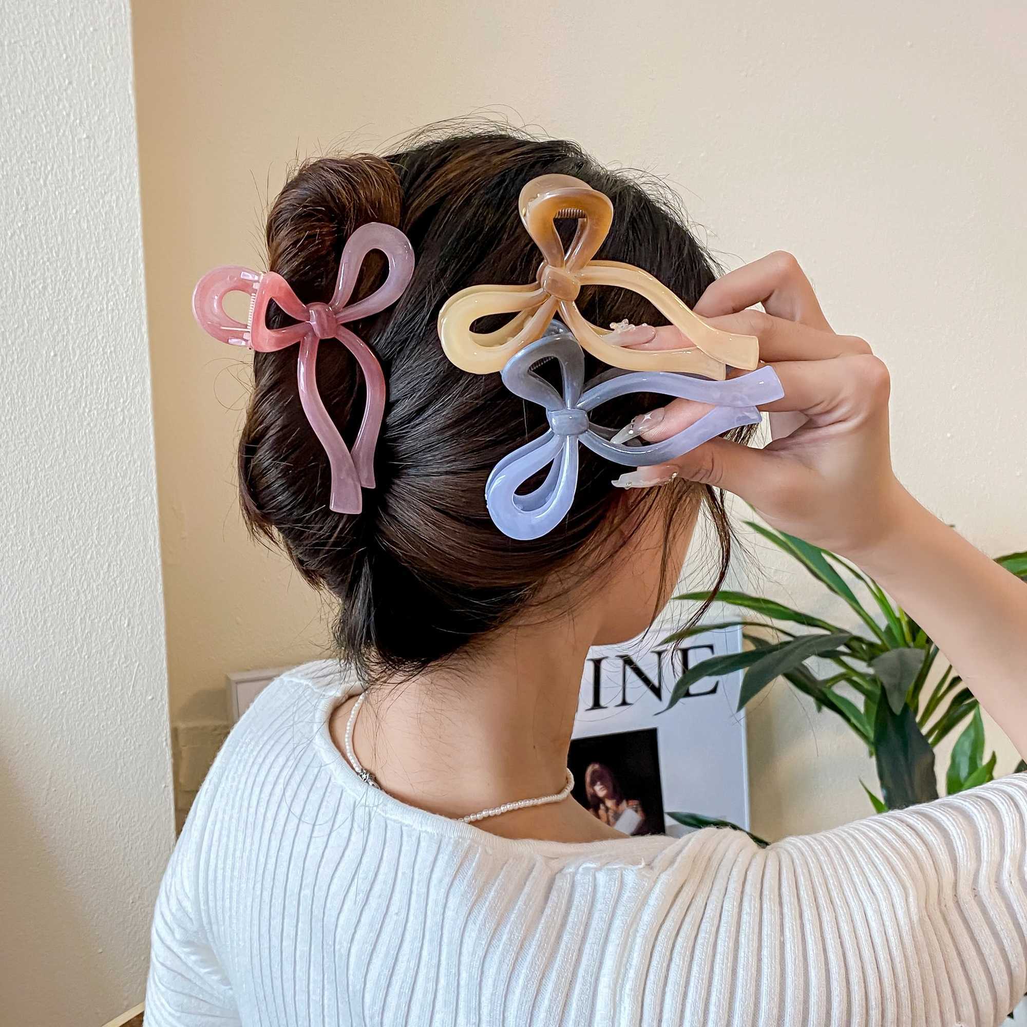 AISHG Crab Hair Clips for Women Shark Jelly Clear Claw Clips Scissors Shape Clamp Barrette Hairpin Girls Hair Accessories Z250707