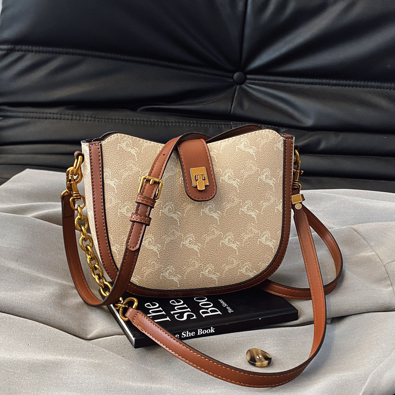 Designer High-End Feel for Women 2025 New Korean Version Chain Bucket Versatile Underarm Single Shoulder Crossbody Light Luxury Women's Bag