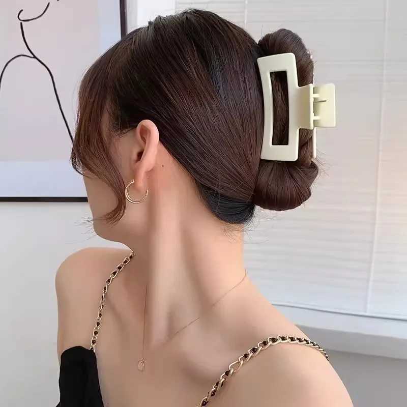 Korean Women Girls Plastic Hair Claws Hair Clips Headwear Large Size Hairpin Crab Barrette Fashion Ornament Hair Accessories Z250707