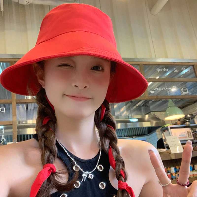 Korean Retro Red Strap Bucket Hats 2024 New Summer Travel Versatile Sunscreen Show Face Small Sweet Beautiful Womens Caps Y250707