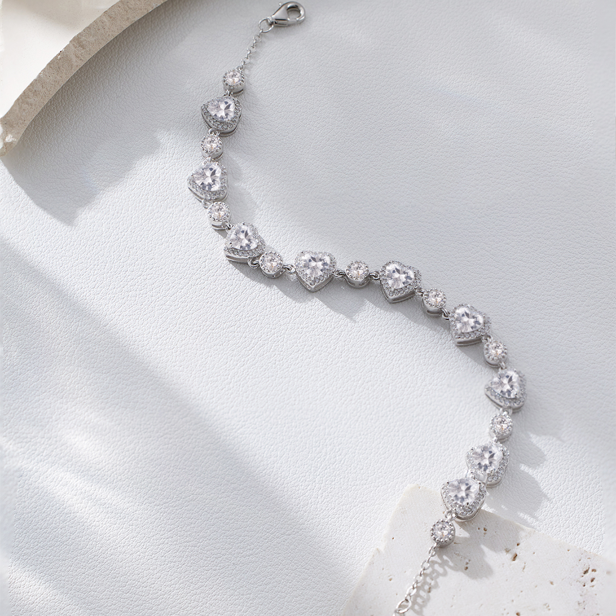 Fashion Simple Handmade Super Sparkle Geometric Zirconia Heart Bracelet TM0035