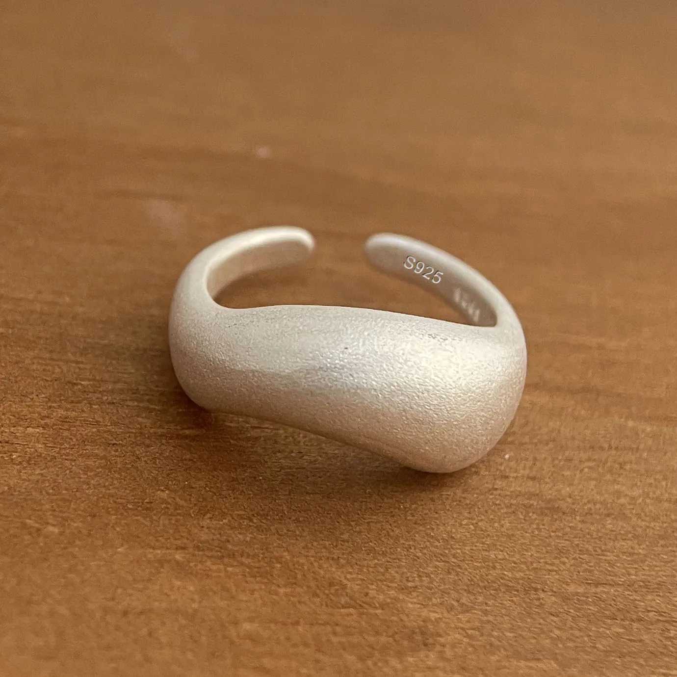 925 Sterling Silver Rings for Women Couple Minimalist Handmade Simple Gold Shinning Ring Party Jewelry Gift Prevent Allergy XJ250707