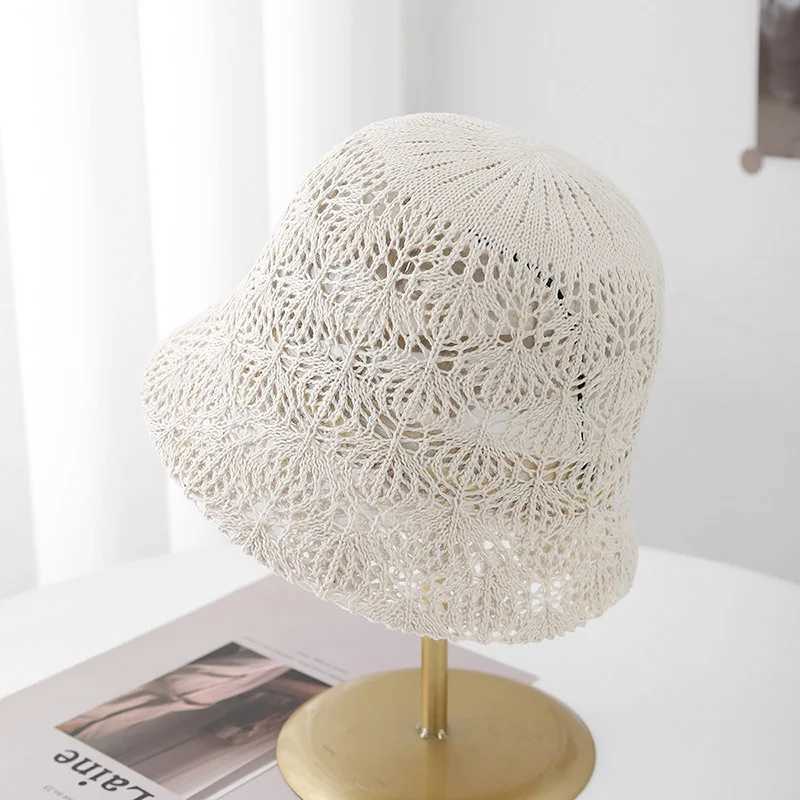 Hollow Grid Bucket Hat for Women Summer Thin Linen Fisherman Hats Fashionable White Pearl Chain Decorative Basin Cap Beach Hats Y250707