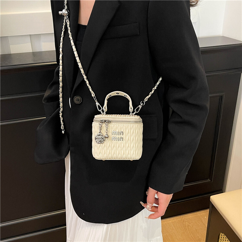 Designer High-End Feel Handheld Pleated Box for Women New Korean Version Niche Fashion Chain Shoulder Crossbody Small Square Light Luxury Women's