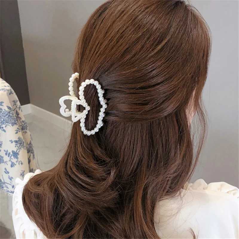 Korean Pearl Hair Claw Clips New Headwear Geometric Hair Claws Large Shark Clip Non-slip Hair Accessories for Women Y250707