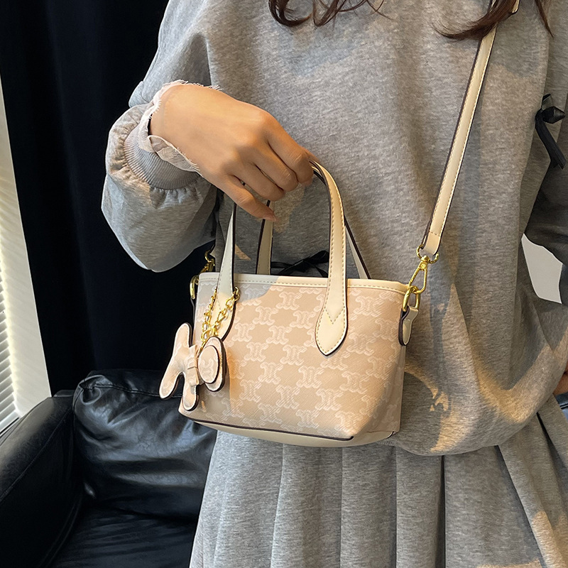 Designer High-End Feel for Women 2025 New Printed Basket Versatile Fashion Elegant Ladies Shoulder Crossbody Light Luxury Women's Bag