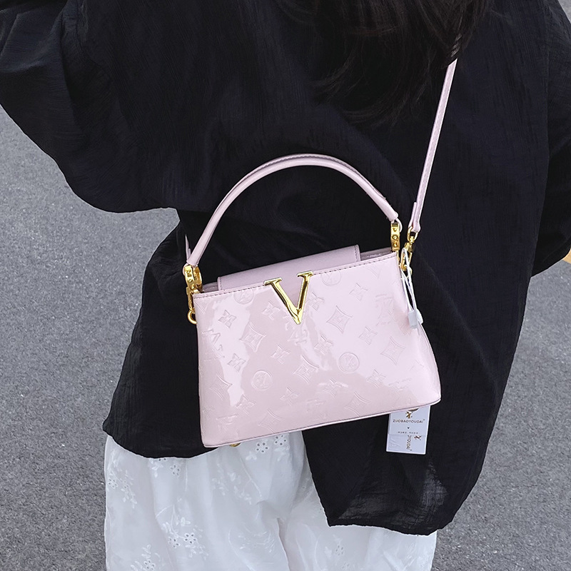 Designer High-End Feel for Women 2025 New Patent Leather Large Capacity Commuter Bucket Handbag Shoulder Crossbody Light Luxury Women's Bag