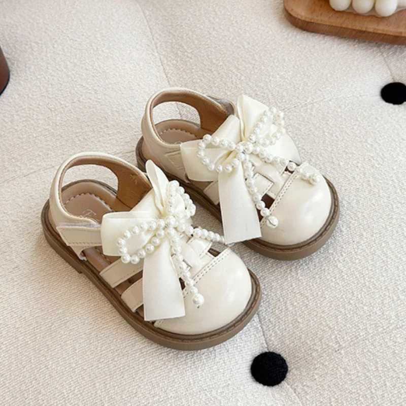 2025 Children Sandals for Girls Summer New Fashion Korean Style Soft Bottom Anti-slippery Princess Beading Cut-outs Beach Shoes R250707