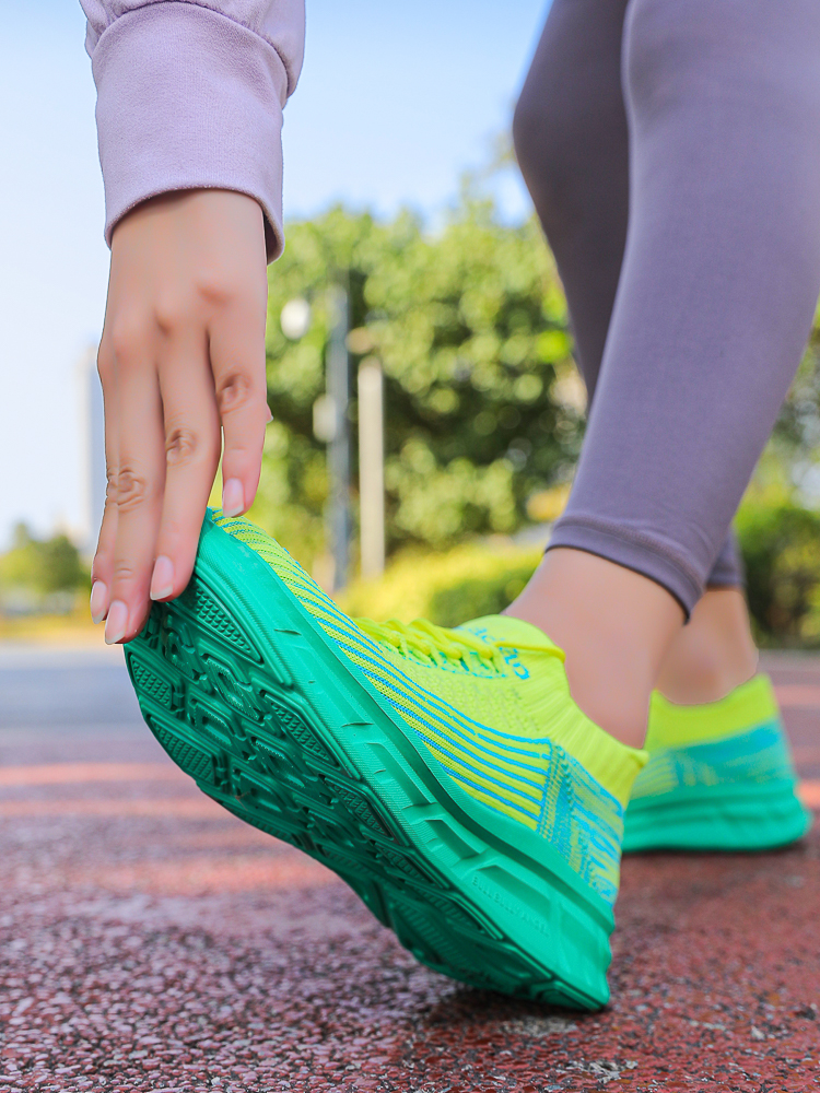 Dance shoes, new spring 2025 models for both men and women. Sports dance shoes with mesh upper, lightweight, breathable, suitable for running and squa