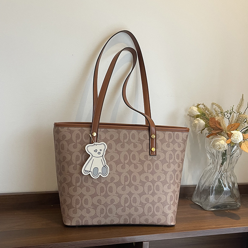 Designer High-End Feel for Women 2025 New Printed Fashion Large Capacity Versatile Shopping Tote Handbag Shoulder Light Luxury Women's Bag