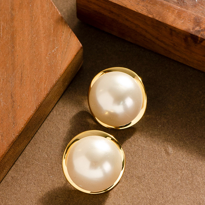 S Sier Needle Fashion Exquisite Small Half Round Pearl Stud Earrings for Women Elegant Fashionable Socialite Style Ear Jewelry