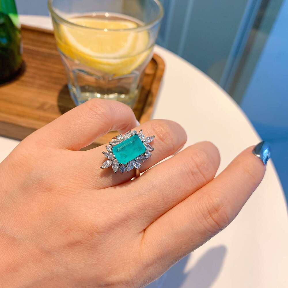 Fashion Simple Women's Micro Pave Diamond Square Large Emerald Zircon Ring Imitation Paraiba Color Jewelry 971