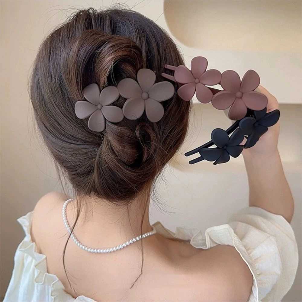Frosted Flower Hair Clip Claws Matte Hair Claw Clips For Women Girls Thin Thick Curly Hair Girls Kids Hair Accessories Barrettes Y250707