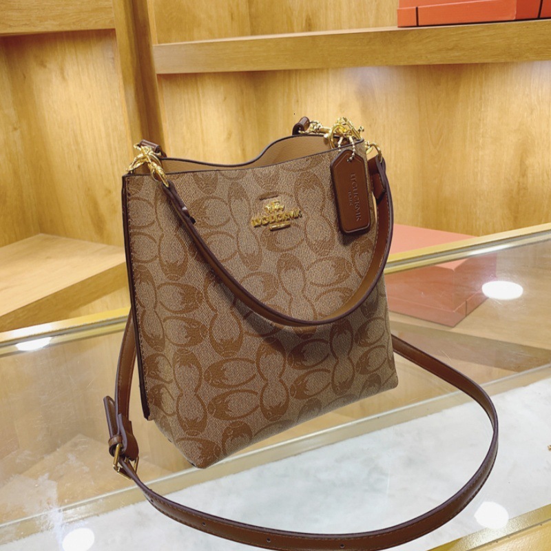Designer High-End Feel for Women 2025 New Fashion Large Capacity Handbag Bucket Shoulder Crossbody Light Luxury Women's Bag
