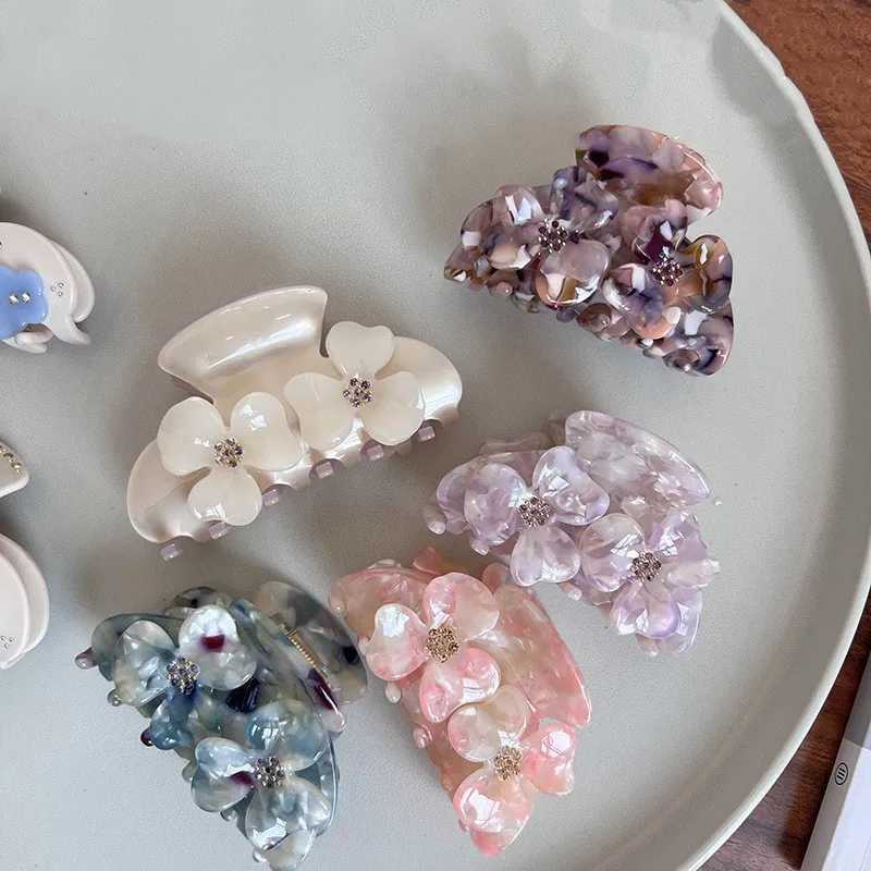 Muweordy Diamond Inlaid Flower Hair Clip Acetate Claw Clip Sweet Crab Hair Clips Hair Accessories for Women Shark Clip 2023 New Y250707