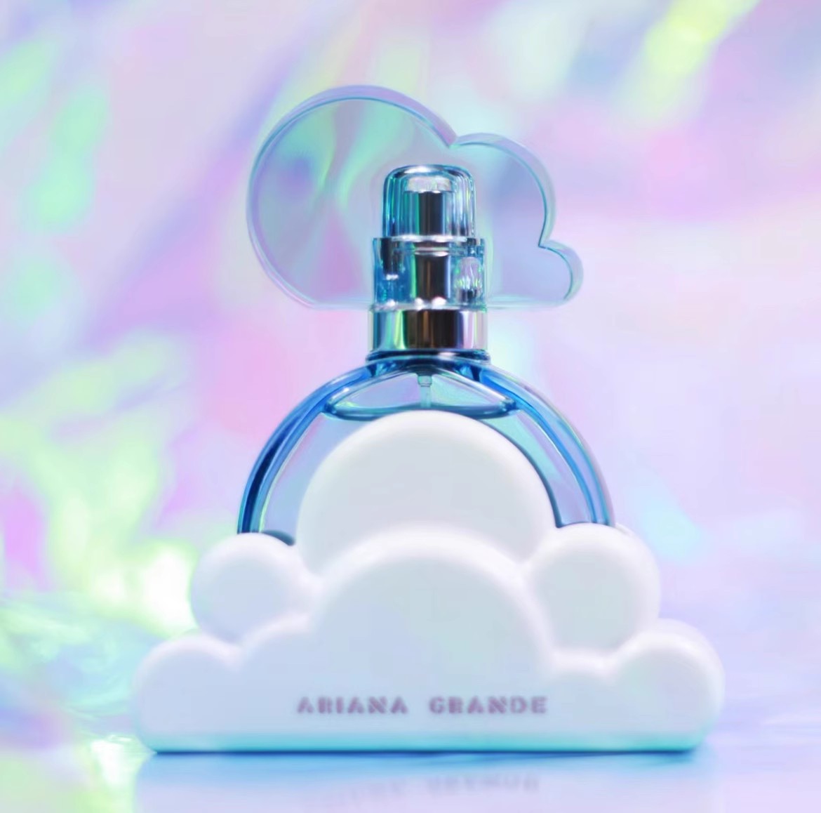 Enchanting Intense Cloudscape: A Compelling Eau de Parfum for the Contemporary Woman, Fusing Dreamy Aromatic Notes to Create a Divine Scent Sensation