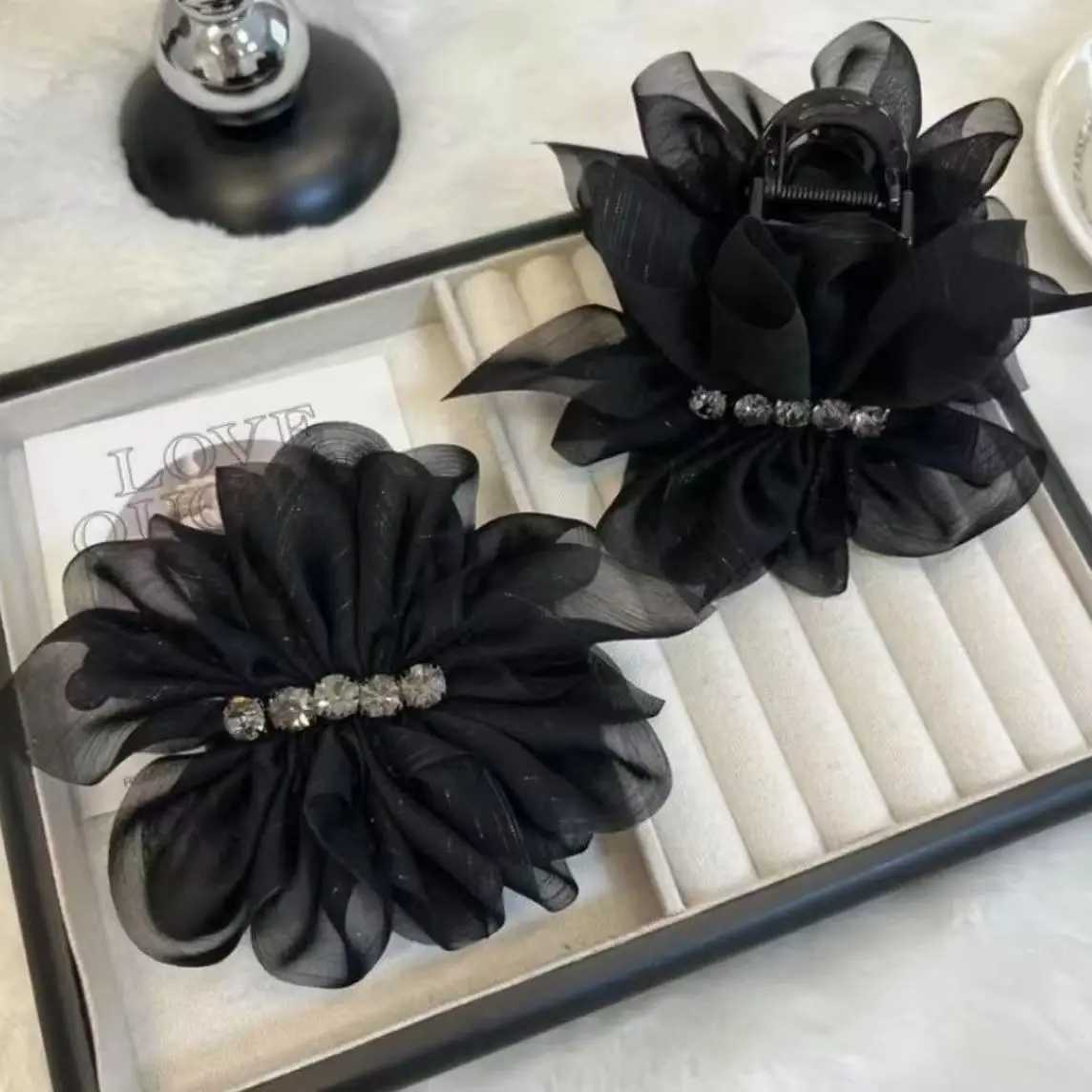 2025 New Summer Cool Skirt Grab Clip Temperament Rhinestone Banana Clip Fashionable Versatile Black Mesh Pleated Bow Hairpin Z250707