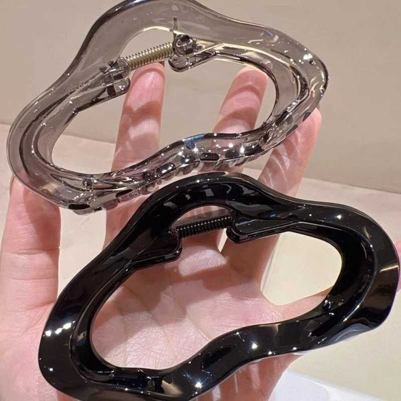 Elegant Large Hollow transparent Hair Claw Clip For Women Fashion Cloud Irregular Hair Clamp Barrettes Hair Party Accessories Y250707