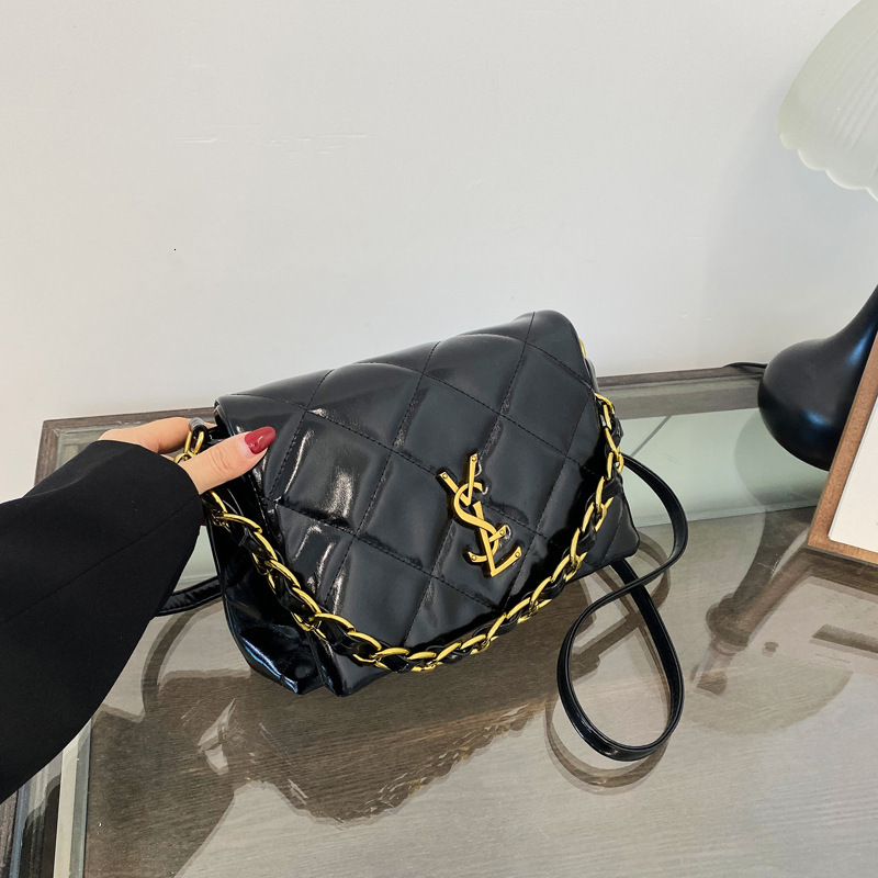 Designer Quilted Chain 2025 New Versatile Fashion Design Sense Small Square Underarm Trendy Women's Light Luxury Bag