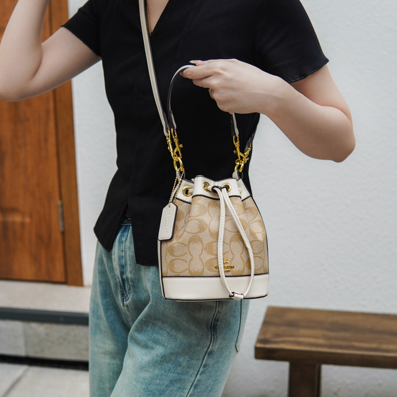 Designer 2025 New High-Quality Texture Elegant Bucket Fashion Printed Crossbody Versatile Shoulder Light Luxury Women's Bag