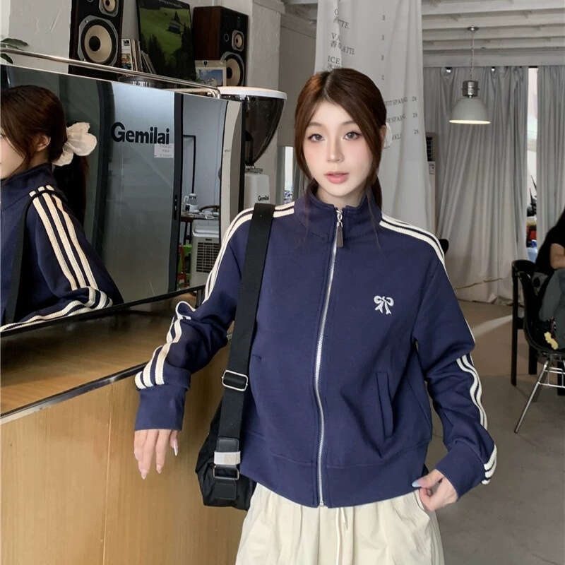 Academy Style Embroidered Bow Three Stripes Sweatshirt For Women 23024 Autumn Edition Stand Collar Zipper Sports Jacket B5