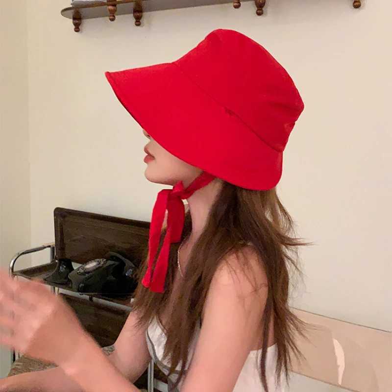 Korean Retro Red Strap Bucket Hats 2024 New Summer Travel Versatile Sunscreen Show Face Small Sweet Beautiful Womens Caps Y250707