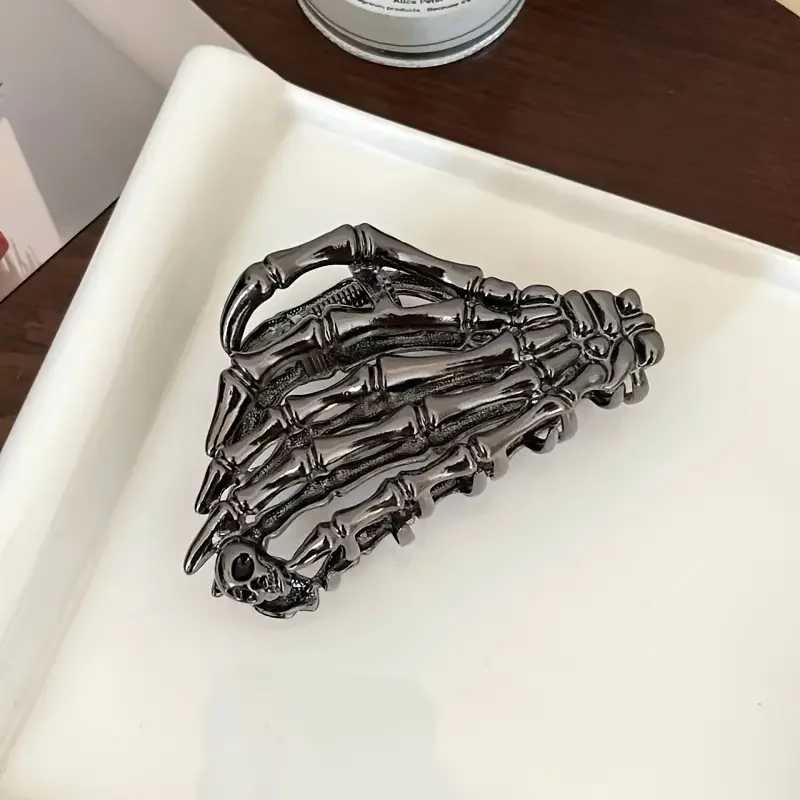 Retro Y2K Skull shaped Hair Claw Clip - Solid Color Hair Claw Clip Womens ponytail stabilizer Halloween accessory for daily use Z250707