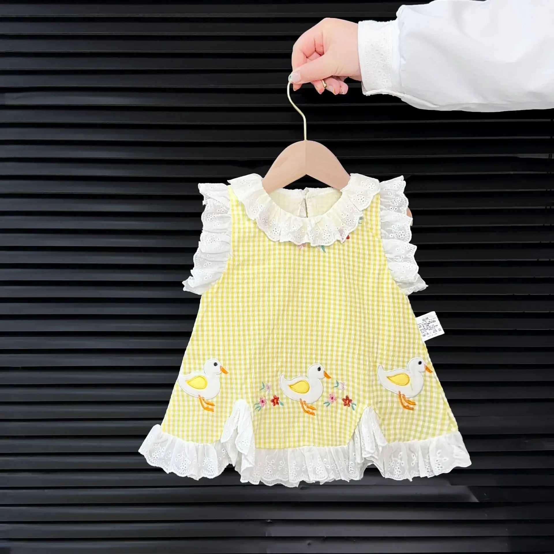 0-24M Baby Girl Summer Romper Dress Cotton Cartoon Duck Embroidery Lace Gingham Princess Sleeveless Sweet Baby Clothing R250707