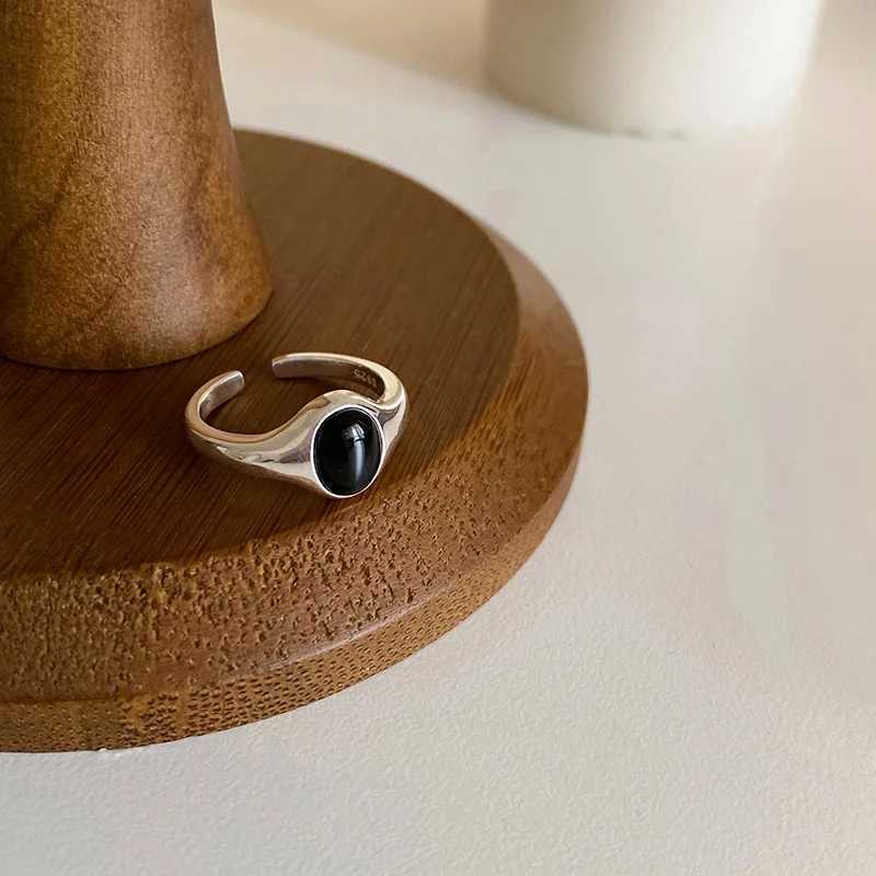 925 Sterling Silver Rings Fashion Hip Hop Vintage Couples Creative Black Stone Design Thai Silver Party Jewelry Birthday Gifts XJ250707