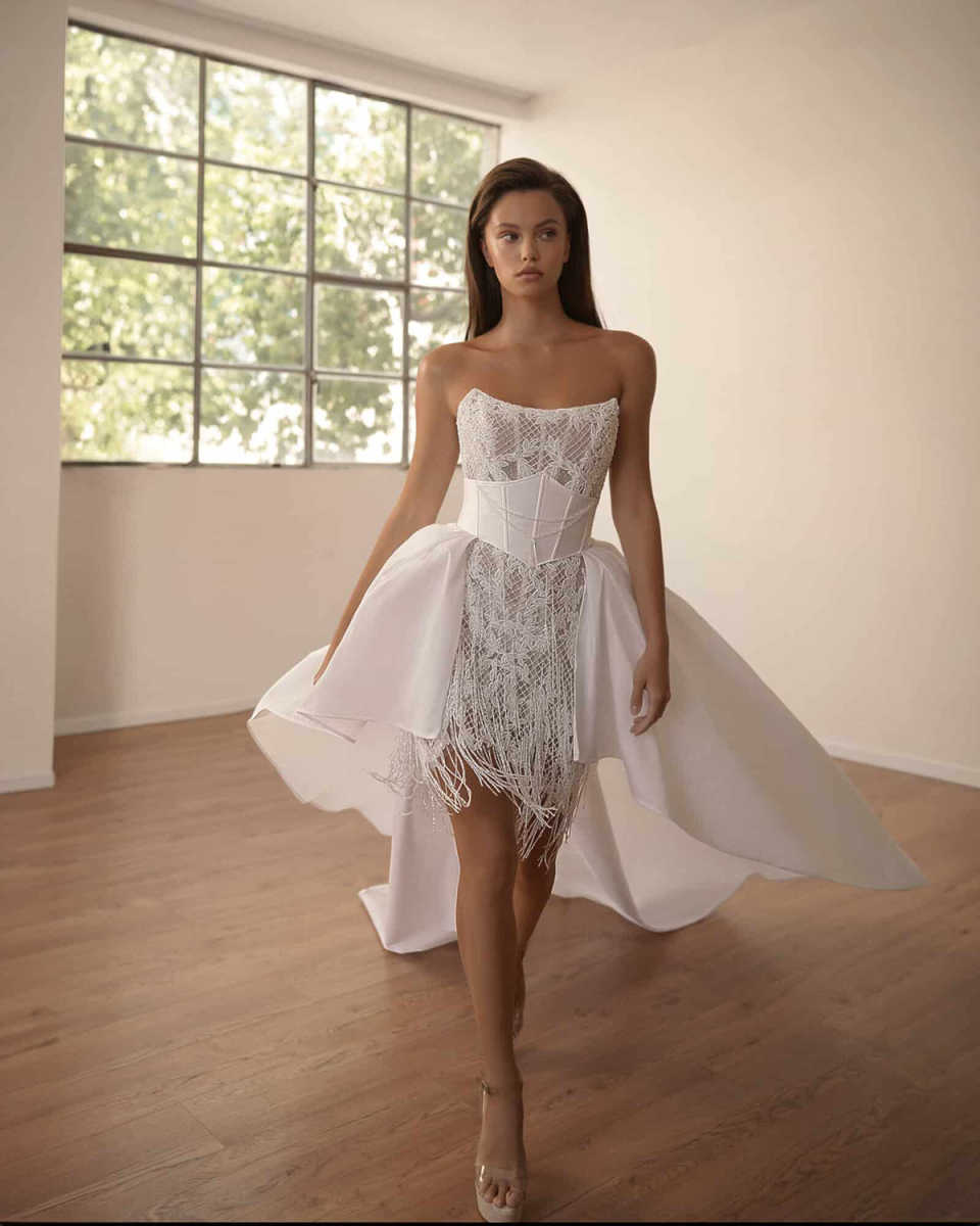 Designer Short A Line Women Wedding Dress Sleeveless Strapless Bridal Gowns Lace Tassel Detachable Train Dress Custom Made vestidos de novia