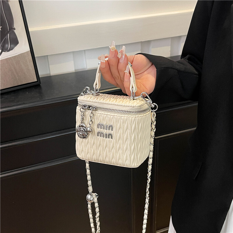 Designer High-End Feel Handheld Pleated Box for Women New Korean Version Niche Fashion Chain Shoulder Crossbody Small Square Light Luxury Women's