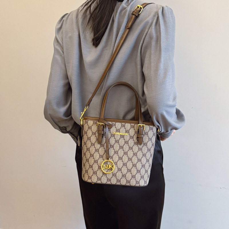 Designer High-End Bucket for Women 2025 New Fashion Versatile Printed Large Capacity Elegant Shoulder Crossbody Light Luxury Women's Bag