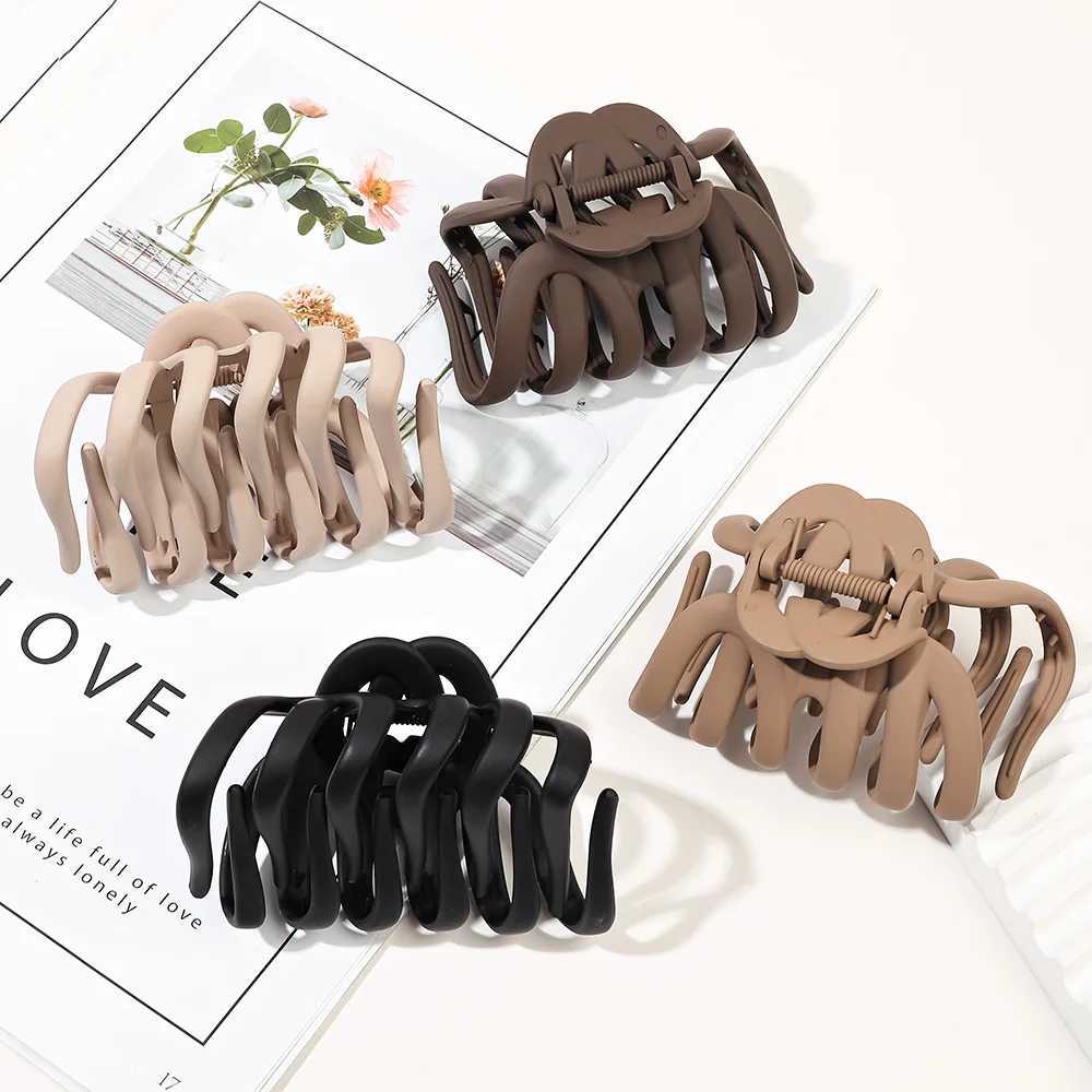 Large Girl Hair Claws Black Acrylic Hairpins Barrette Crab Hair Clips Transparent Women Hair Accessories Korean Headwear Styling Y250707