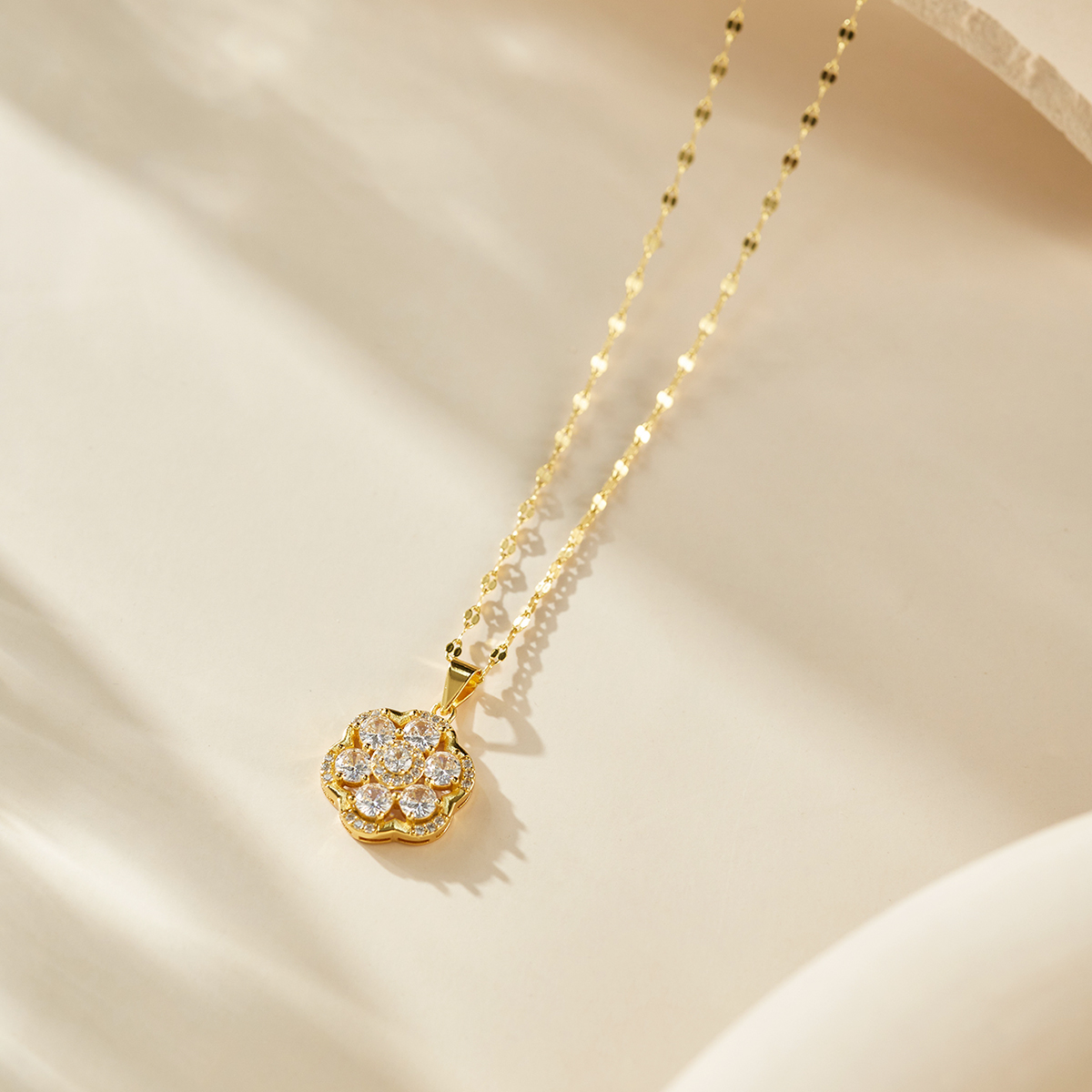 Light luxury high-level sense of flash diamond hundred with six-petal flower necklace women's collarbone chain wholesale customized TM0034