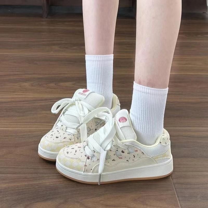 Free shipping designer High appearance niche cranberry bread shoes 2025 spring new versatile casual board shoes white spot