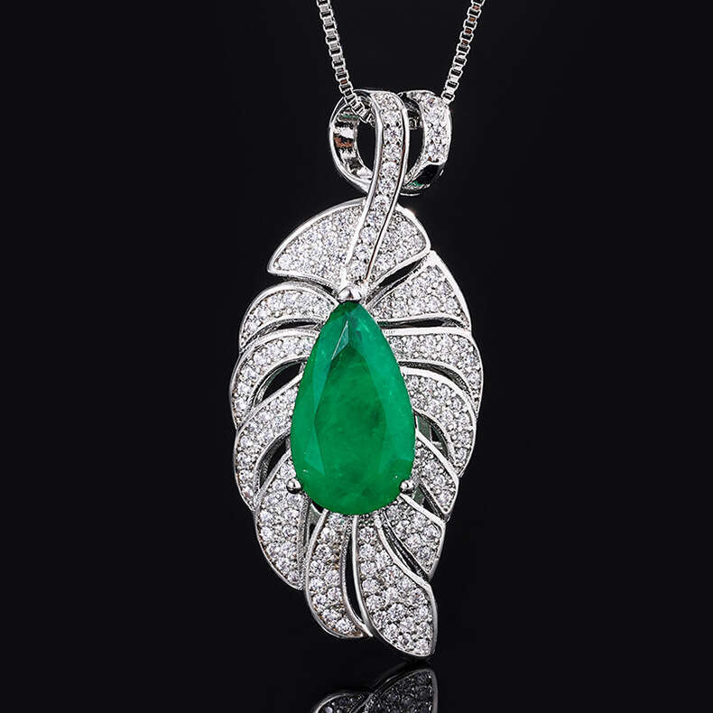 Imitation Emerald Necklace With Paraiba Leaf Pendant Fashion Collarbone Chain For Women F8f