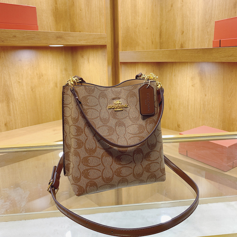 Designer High-End Feel for Women 2025 New Fashion Large Capacity Handbag Bucket Shoulder Crossbody Light Luxury Women's Bag