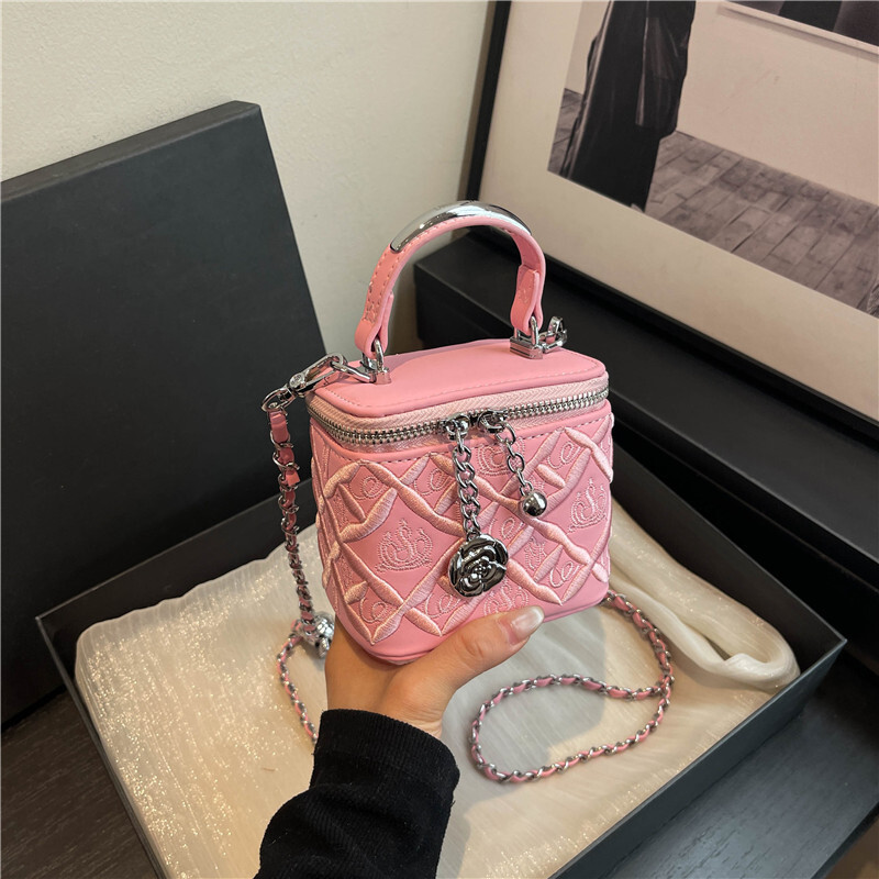 Designer Quilted Chain Handbag Box 2025 Fashion Textured Simple Casual Elegant Crossbody Small Square Light Luxury Women's Bag