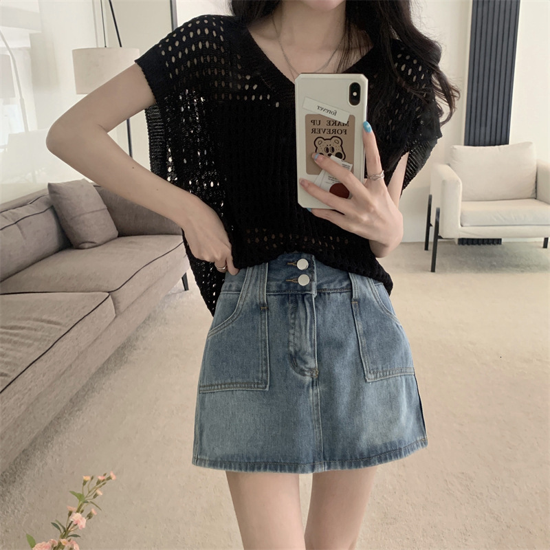 2025 Summer new women's T-shirt lazy style new shirt hollow V-neck knitted cover shirt short sleeved vest novel designer T-shirt