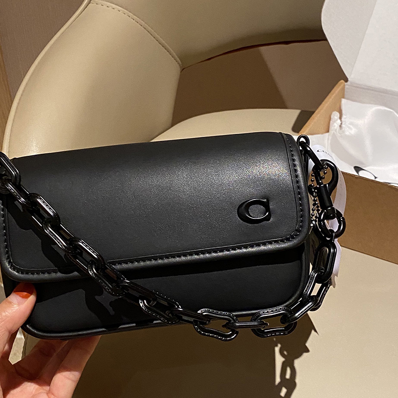 New single shoulder diagonal cross bag, European and American retro chain baguette bag, front flip cover opening and closing