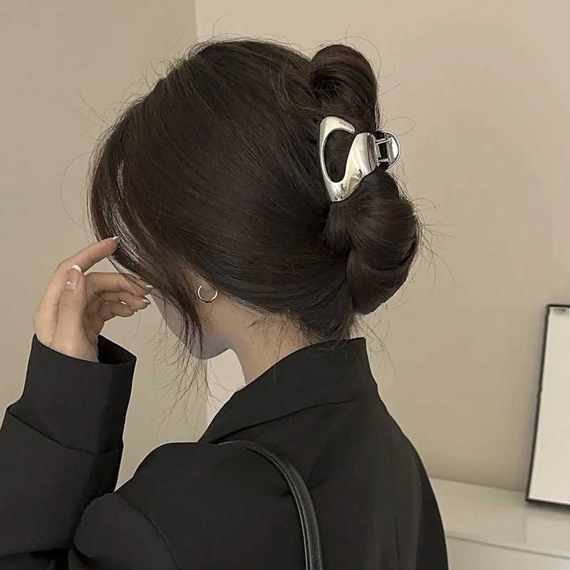 New Women Elegant Simplicity Hollow Geometric Metal Hair Claw Vintage Hair Clips Ponytail Claw Clip Fashion Hair Accessories Z250707