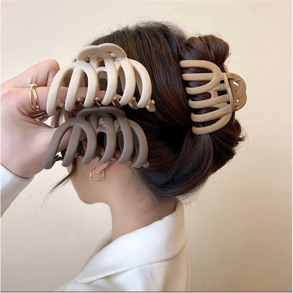 Large Girl Hair Claws Black Acrylic Hairpins Barrette Crab Hair Clips Transparent Women Hair Accessories Korean Headwear Styling Y250707