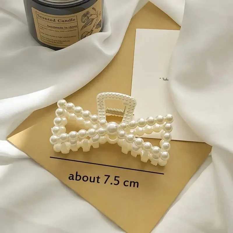 Korean Pearl Hair Claw Clips New Headwear Geometric Hair Claws Large Shark Clip Non-slip Hair Accessories for Women Y250707