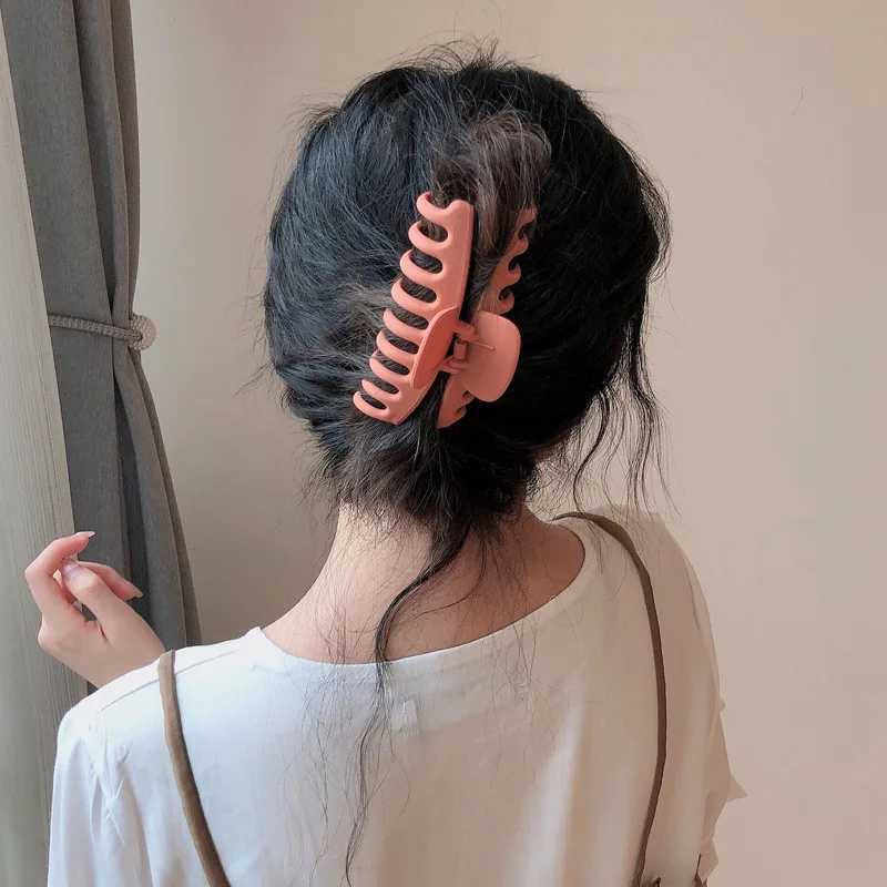 2025 Korean Solid Big Hair Claws Elegant Frosted Acrylic Hair Clips Hairpins Barrette Headwear for Women Girls Hair Accessories Y250707