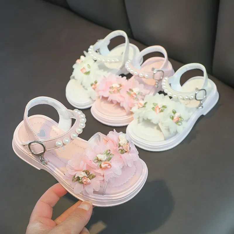 2025 New Womens Sandals Childrens Soft Bottom Beach Shoes Medium Small Childrens Flower Sandals Tweed Style Princess SummerR250707