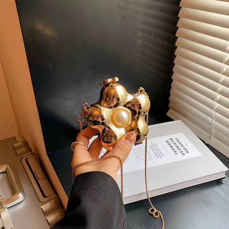 2025 New Summer Lipstick Bags for Women Fashion Pearl Mini Purse Crossbody High Quality Gold Shell Designer Shoulder Bag ddmynov