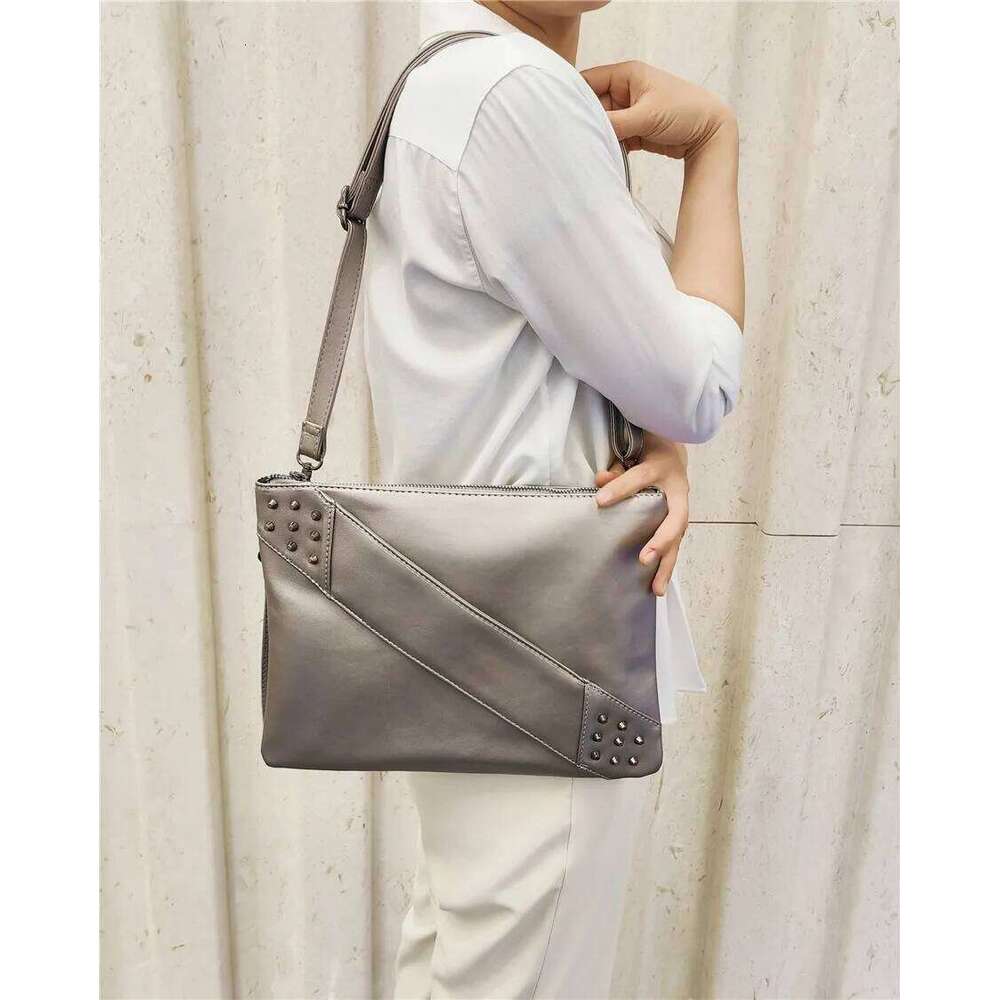 Fashion Rivets Women Envelope Clutch PU Leather Women's Crossbody Messenger Bag Female Shoulder Bag Clutches Bolsas Red