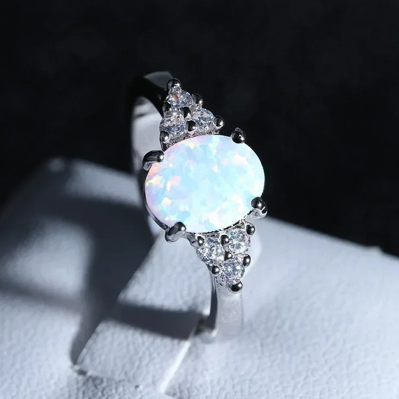 1 PC Cute Female White Opal Stone Ring Classic Silver Color Engagement Jewelry Crystal Oval Wedding Rings for Women 250624