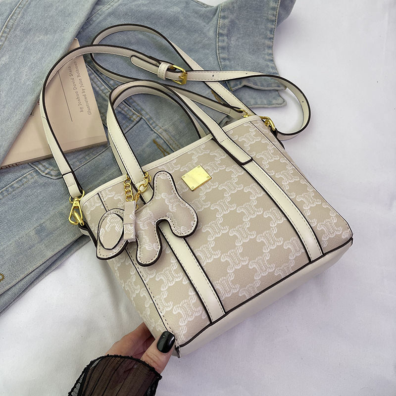 Designer High-End Feel for Women 2025 New Trendy Bucket Versatile Elegant Fashionable Shoulder Crossbody Light Luxury Women's Bag